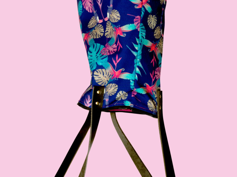 Aïtana Design, Caroline Viollier, graphisme, direction artistique, création graphique, design graphique, branding, Biarritz, Paris, studio de création, set design, scénographie, shooting photo mise en valeur produits, plume de paon, sacs de créateur pays basque, camille delprat, sac guatemala, direction artistique d'un shooting photo