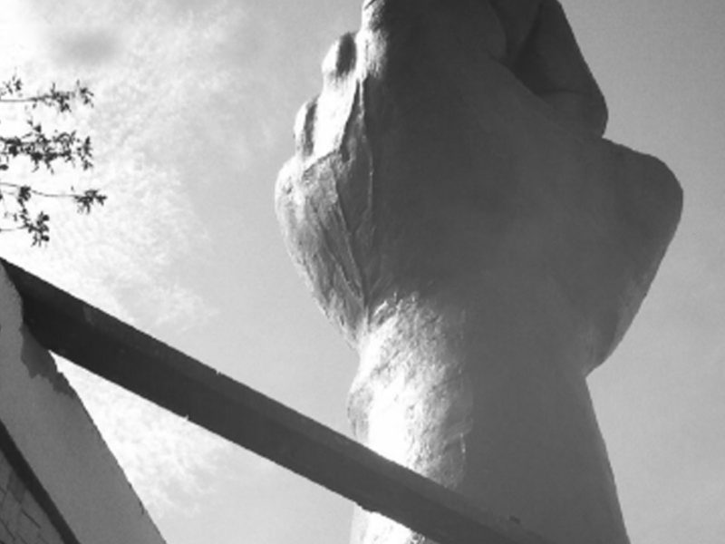 Aïtana Design, Caroline Viollier, graphisme, direction artistique, création graphique, design graphique, branding, Biarritz, Paris, studio de création, exposition, appel à poing levé, art et politique, révolution artistique, poing levé marseille