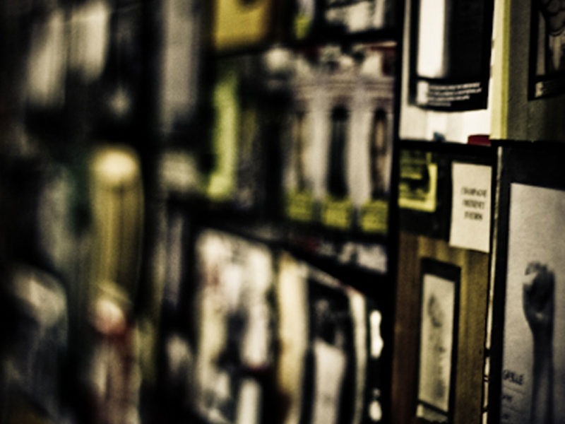 Aïtana Design, Caroline Viollier, graphisme, direction artistique, création graphique, design graphique, branding, Biarritz, Paris, studio de création, exposition, politique, poings levés, appel au vote, mobilisation vote france