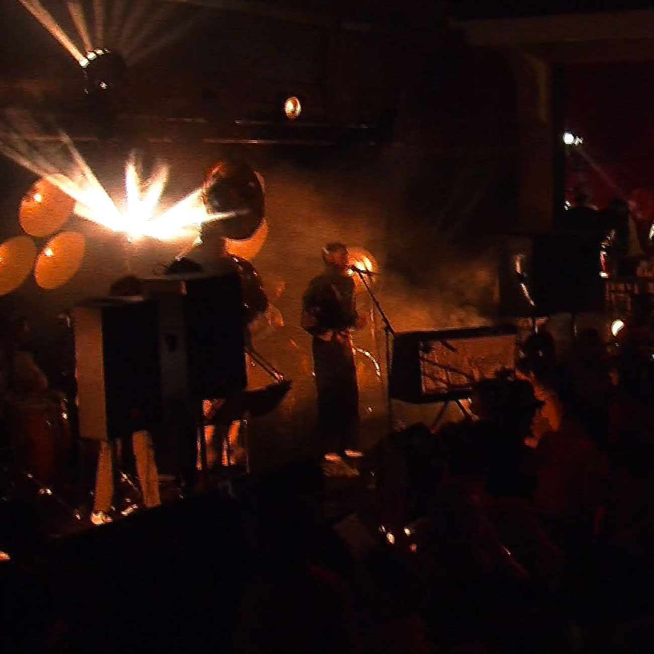 Aïtana Design, Caroline Viollier, graphisme, direction artistique, création graphique, design graphique, branding, Biarritz, Paris, studio de création, exposition, maison du peuple, concert